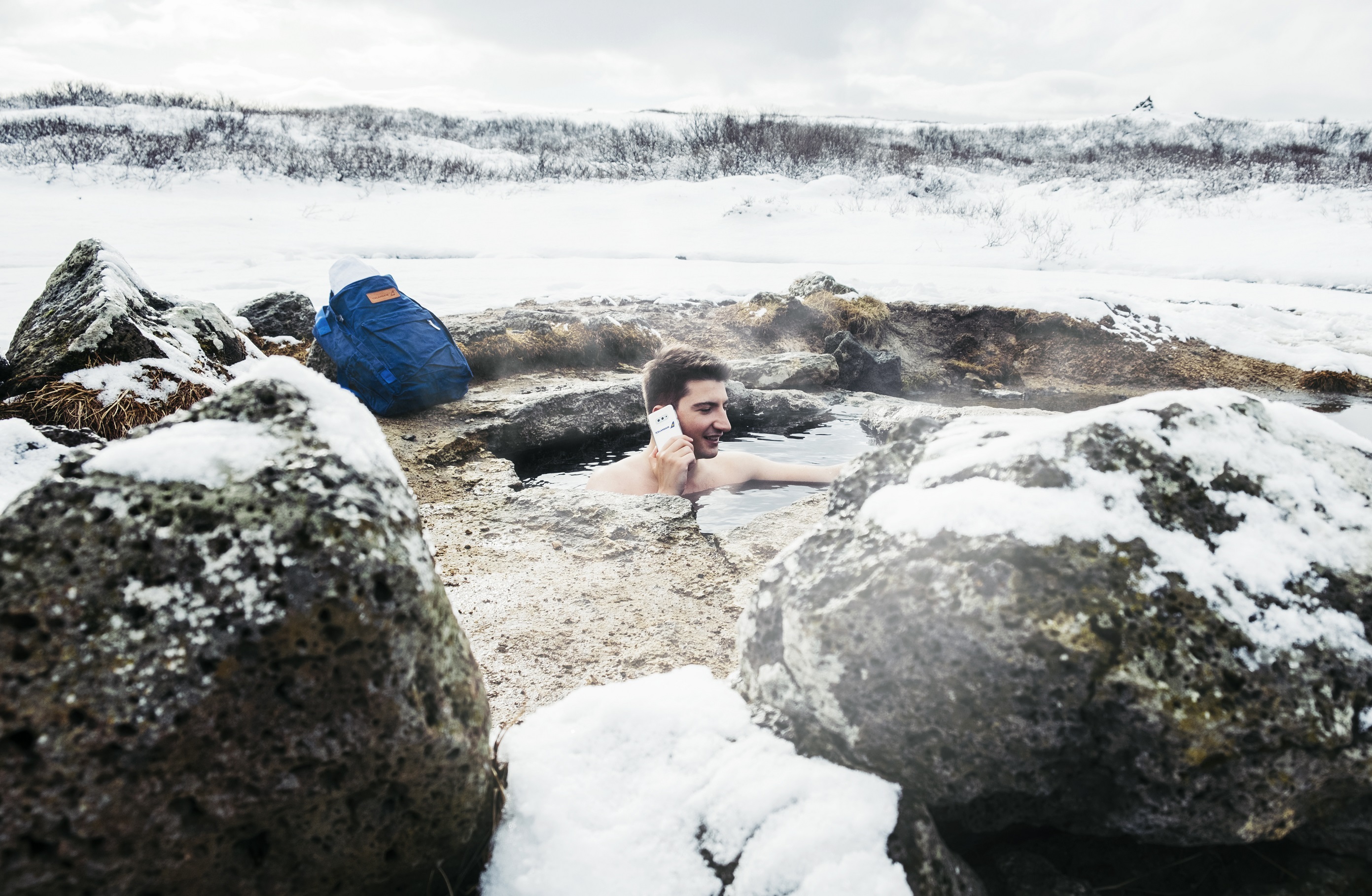 Island man i varm källa mindre